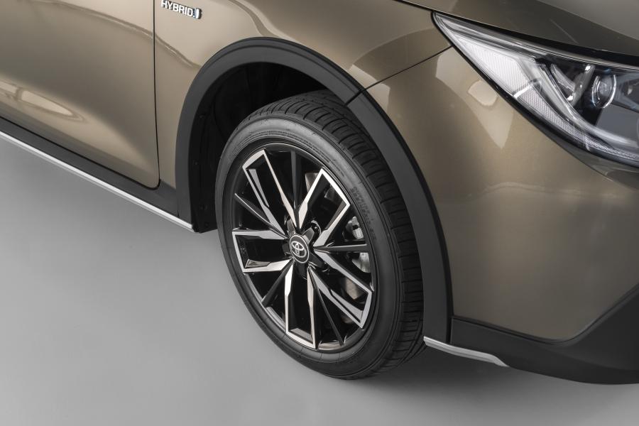 Детали экстерьера Toyota Corolla Trek Hybrid 2019 года  (WW) (фото 13 из 17)